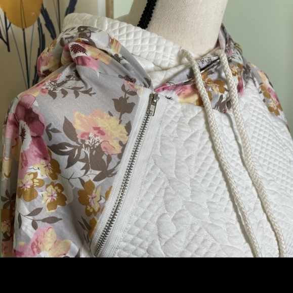 Double Hooded floral Hoodie with Floral Sleeves and Pockets - Picture 4 of 6